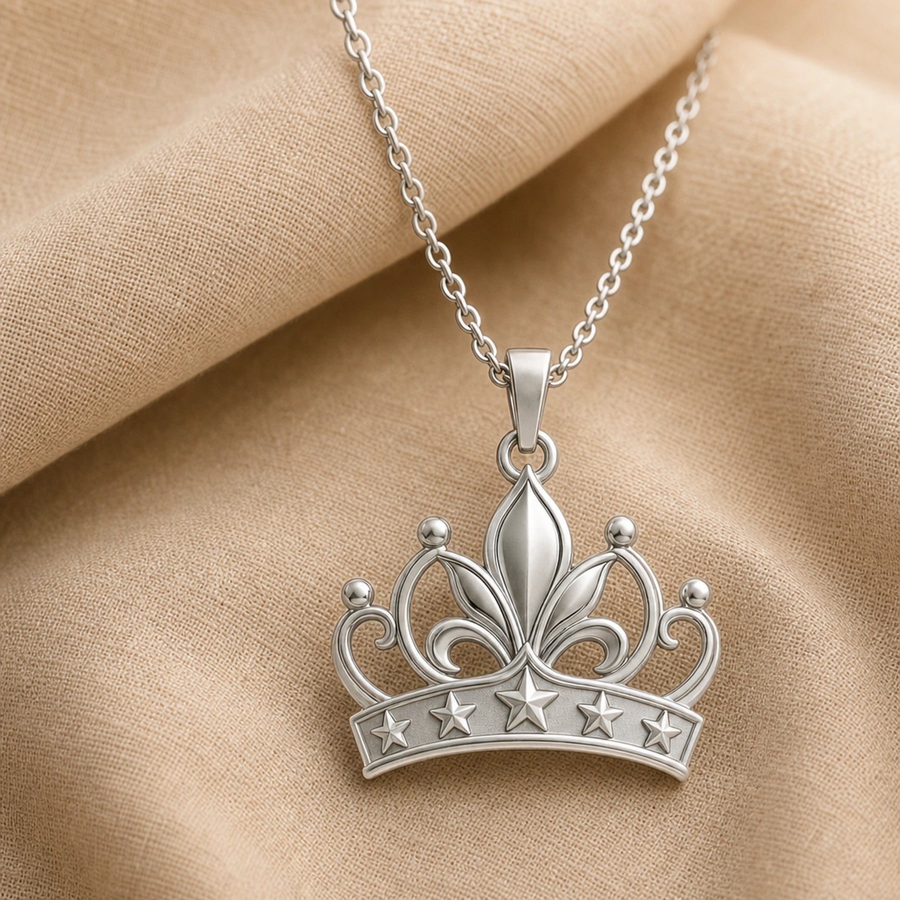 Lily star crown pendant with sculpted flower petals, openwork crown scrolls and raised star details, suspended from a cable chain in 925 sterling silver. Silver finish.