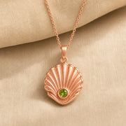 925 sterling silver Pearl Shell pendant with raised fan-shaped fluting and a round green peridot centerpiece. Rose gold finish.